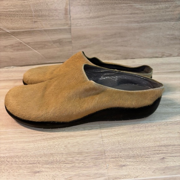 Bally slip on cow hide mules - Picture 4 of 5